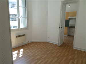 appartement à la location -   33000  BORDEAUX, surface 24 m2 location appartement - APR677667